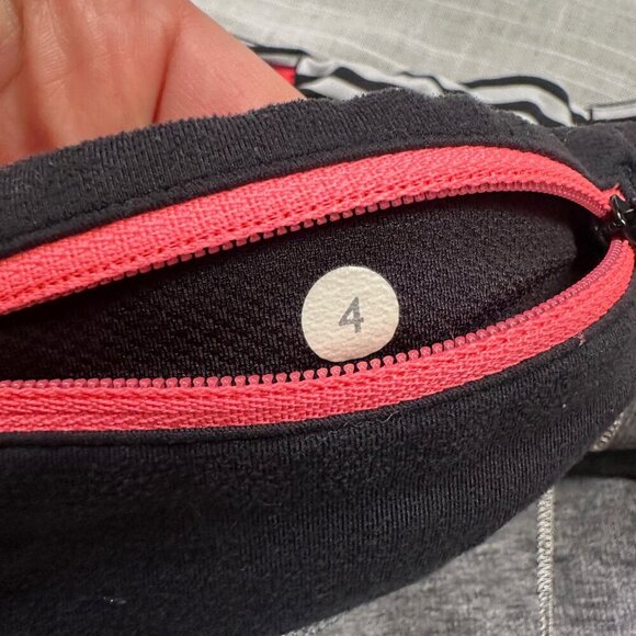 Lululemon Speed Short in Grey & Black W/ Stripe Interior Waistband - Lined Sz 4 - Picture 5 of 5